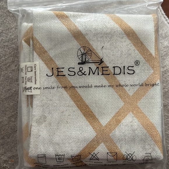 NWT Double Side Printed Cushion Cover Square Pillow Cover White 18”x18” - Picture 3 of 4